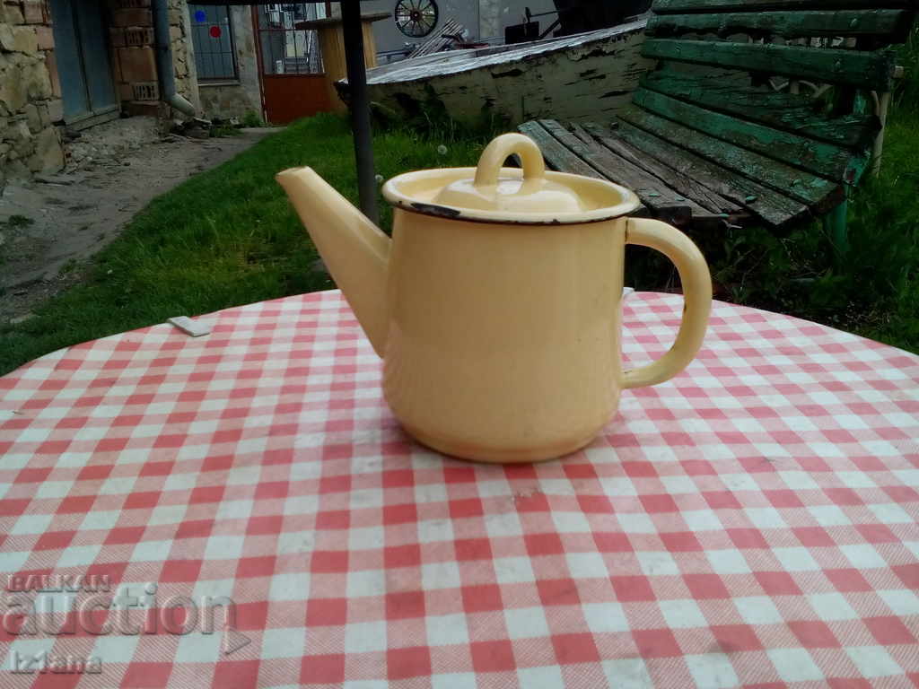 Licitație fierbător de apă emailat veche Licitație fierbător de apă emailat veche