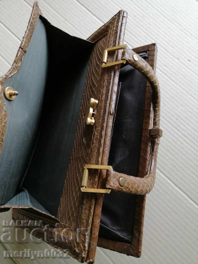 Delivery of Python skin bag Delivery of Python skin bag