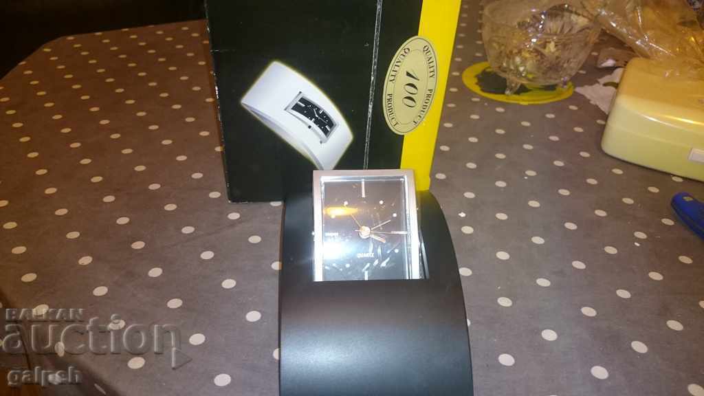 DESKTOP CLOCK - 5 DESKTOP CLOCK - 5