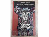 Book "Cortes and Moktesuma - Maurice Collis" - 256 pages.