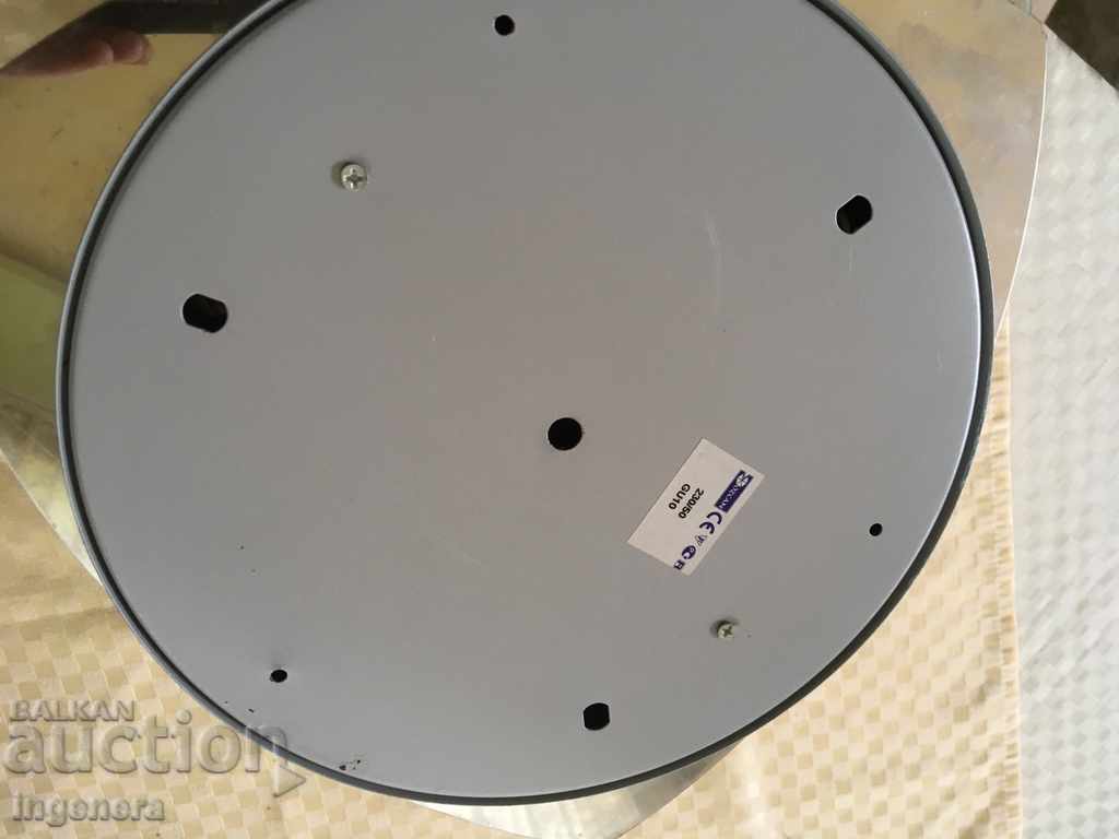 Livrarea ILUMINARE SPOT PENTRU ÎNCĂRCAREA TREI CROMINI