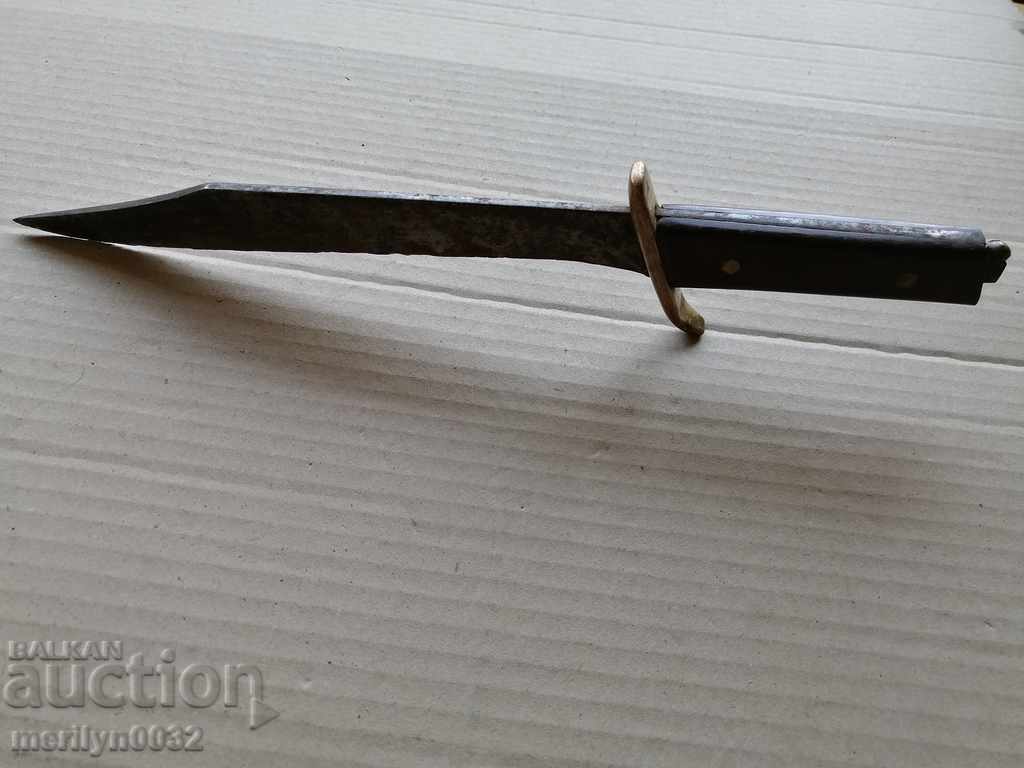 An old knife primitive with price 59.00 BGN | € 30.17 An old knife primitive with price 59.00 BGN | € 30.17