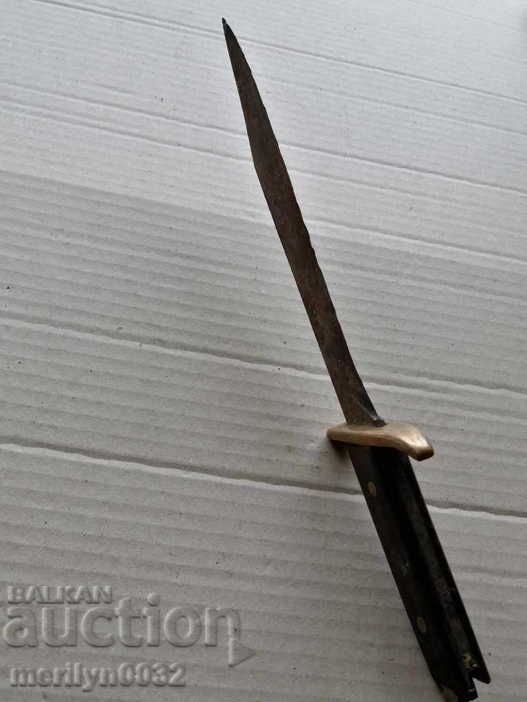 Delivery of An old knife primitive Delivery of An old knife primitive