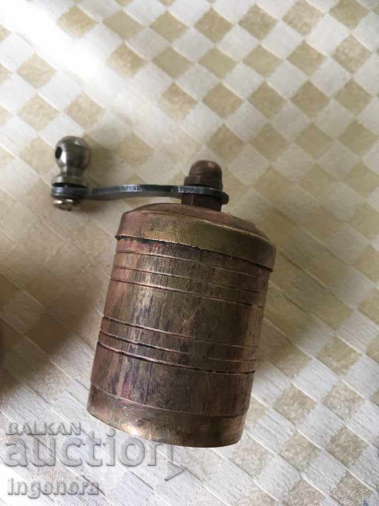 BRONZE OLD MILL FOR SPICES OLD - 6 BRONZE OLD MILL FOR SPICES OLD - 6
