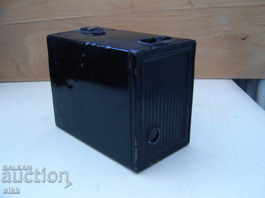 фотоапарат бокс старинен с цена 30.00 лв. | € 15.34 фотоапарат бокс старинен с цена 30.00 лв. | € 15.34