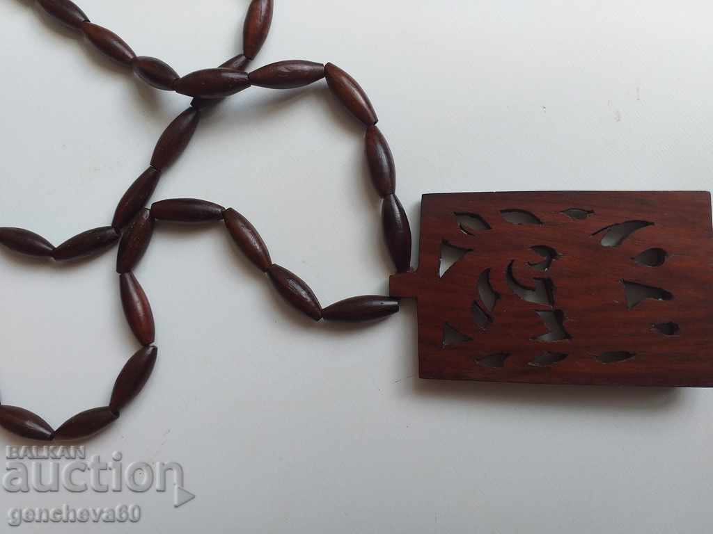 Auction Exquisite ebony necklace carving Auction Exquisite ebony necklace carving