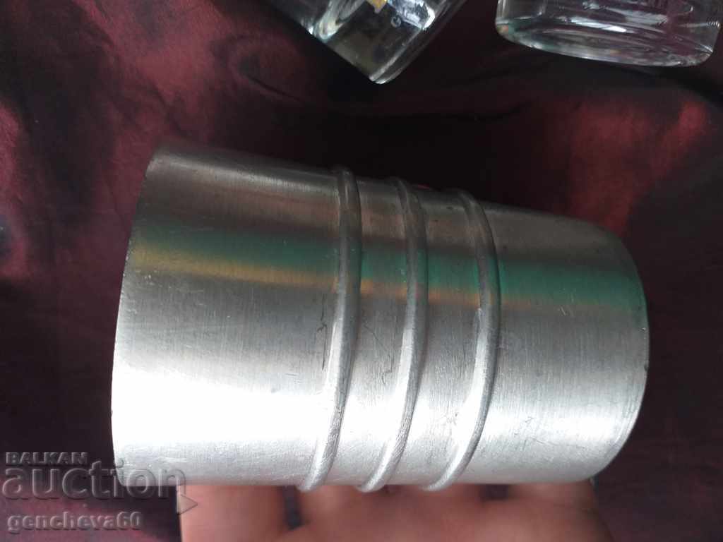 Livrarea Cană metalică de măsurat alcool/și pahare cadou