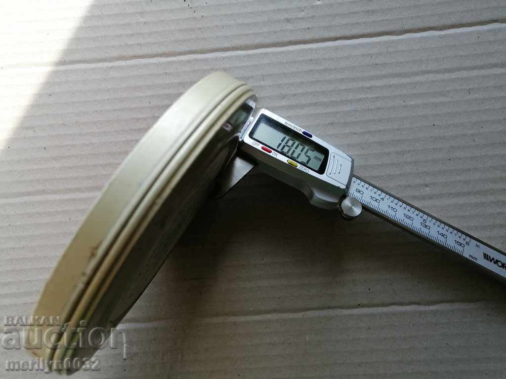 Livrarea Banda de film GDR într-o cutie cu filmul cinematografiei Nu Pogodi Livrarea Banda de film GDR într-o cutie cu filmul cinematografiei Nu Pogodi