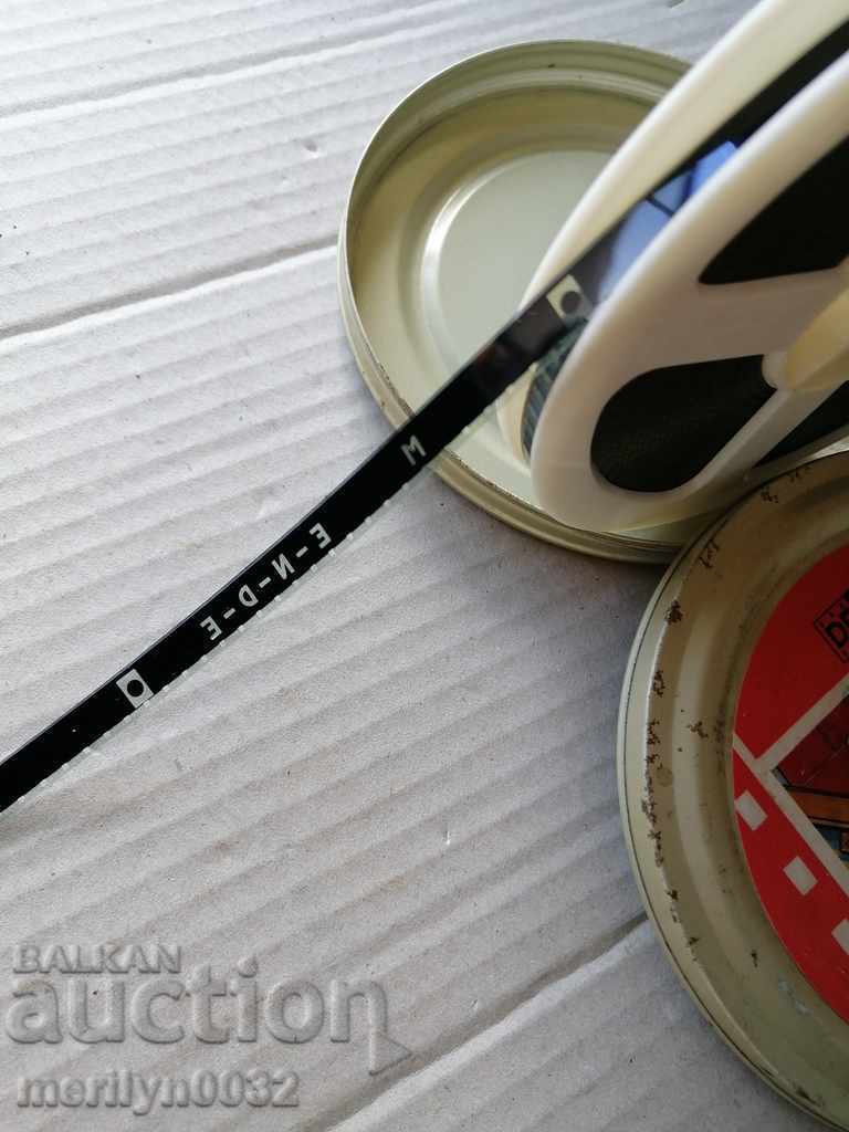 Banda de film GDR într-o cutie cu filmul cinematografiei Nu Pogodi - 5 Banda de film GDR într-o cutie cu filmul cinematografiei Nu Pogodi - 5