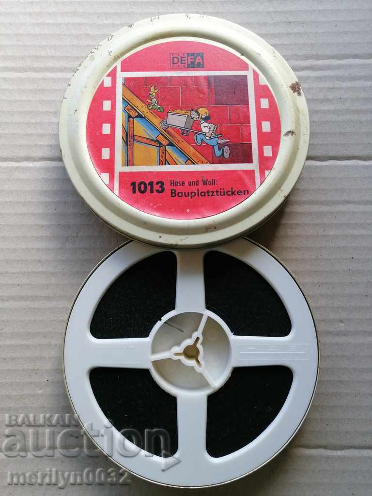 Banda de film GDR într-o cutie cu filmul cinematografiei Nu Pogodi