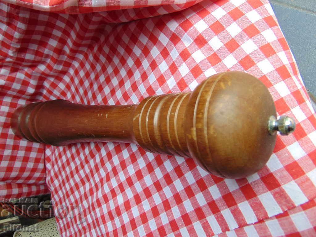 Auction Large wooden grinder Auction Large wooden grinder