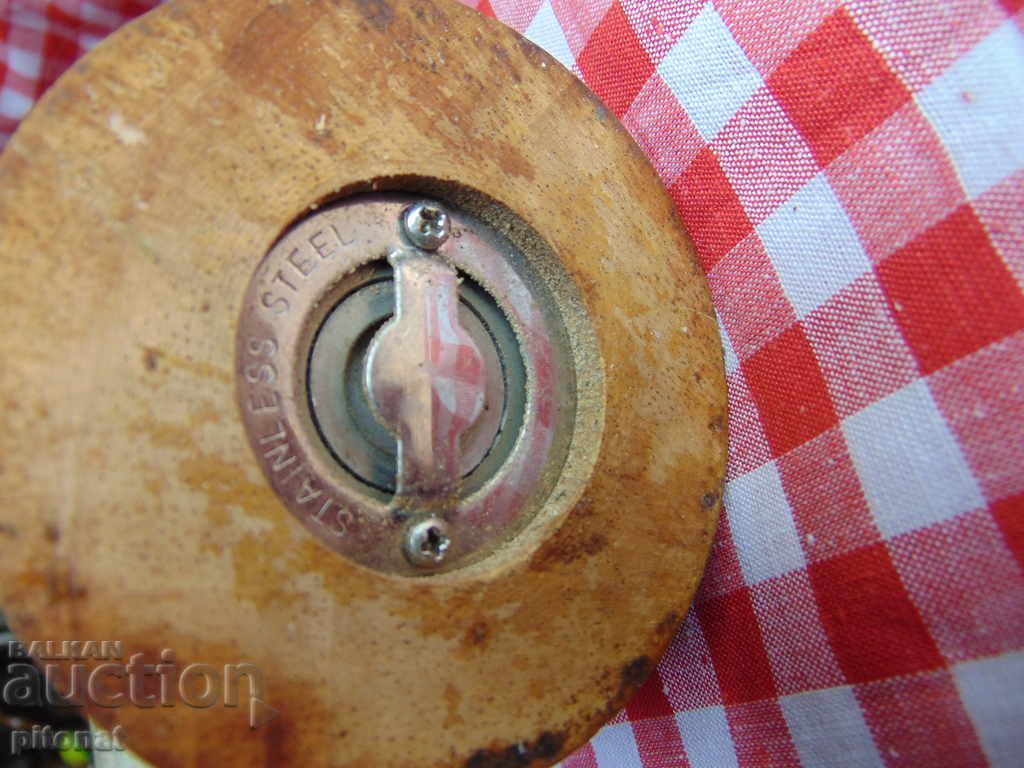 Delivery of Large wooden grinder Delivery of Large wooden grinder