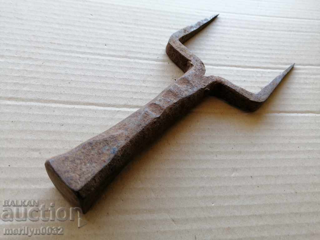 Old hand forged anvil for hair peeling with price 49.00 BGN | € 25.05 Old hand forged anvil for hair peeling with price 49.00 BGN | € 25.05