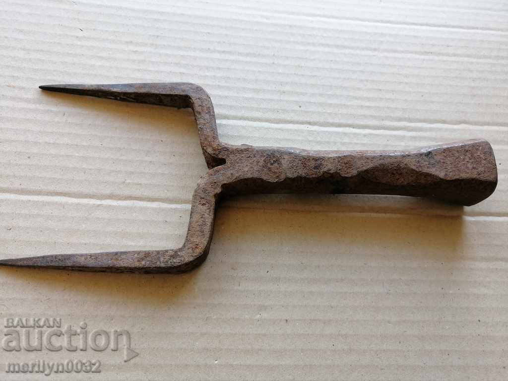 Old hand forged anvil for hair peeling - 7 Old hand forged anvil for hair peeling - 7