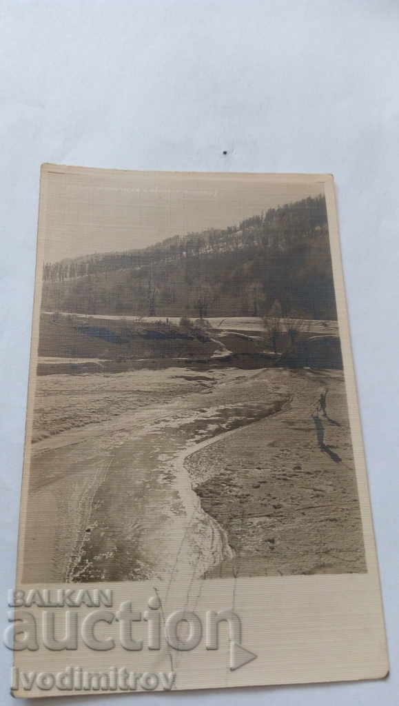 Καρτ ποστάλ Dzhurovo δίπλα στον ποταμό