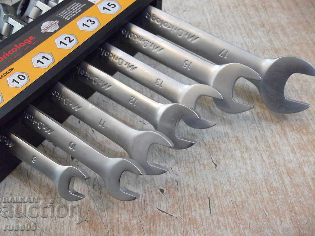 Delivery of Wrenches 7 "Mr.Bricolage" star wrenches with ratchet set Delivery of Wrenches 7 "Mr.Bricolage" star wrenches with ratchet set