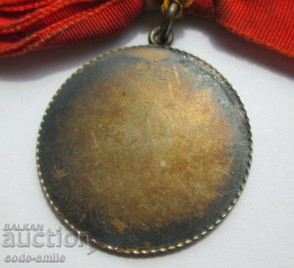 Delivery of Old silver Catholic medal brooch with ribbon 1917 Delivery of Old silver Catholic medal brooch with ribbon 1917