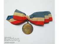 Broșă cu medalii catolice de argint vechi cu panglică 1917