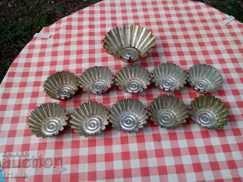 Old forms for sweets, muffins with price 18.00 BGN | € 9.20 Old forms for sweets, muffins with price 18.00 BGN | € 9.20