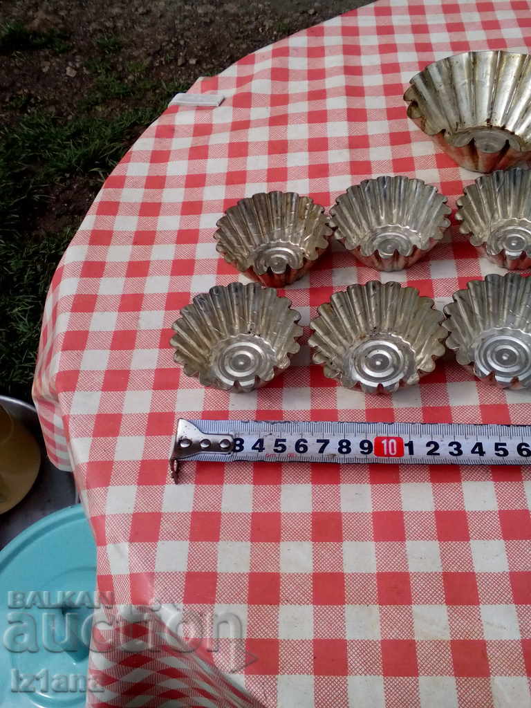 Auction Old forms for sweets, muffins Auction Old forms for sweets, muffins