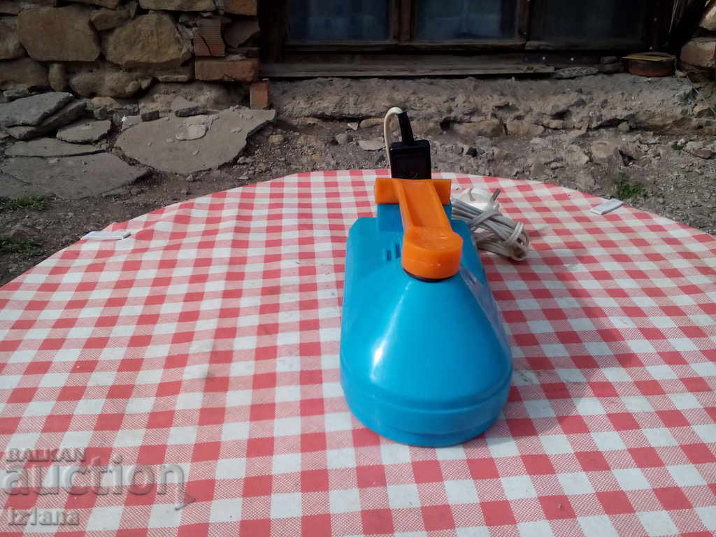 Old Steam Iron with price 30.00 BGN | € 15.34
