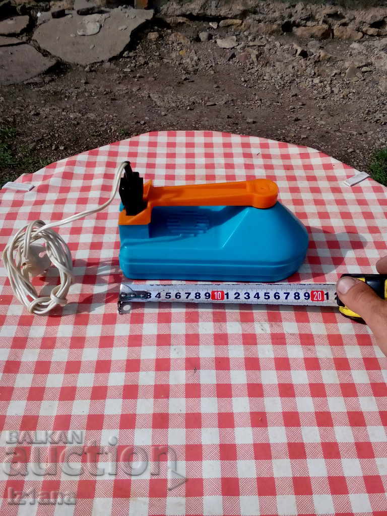 Auction  Old Steam Iron