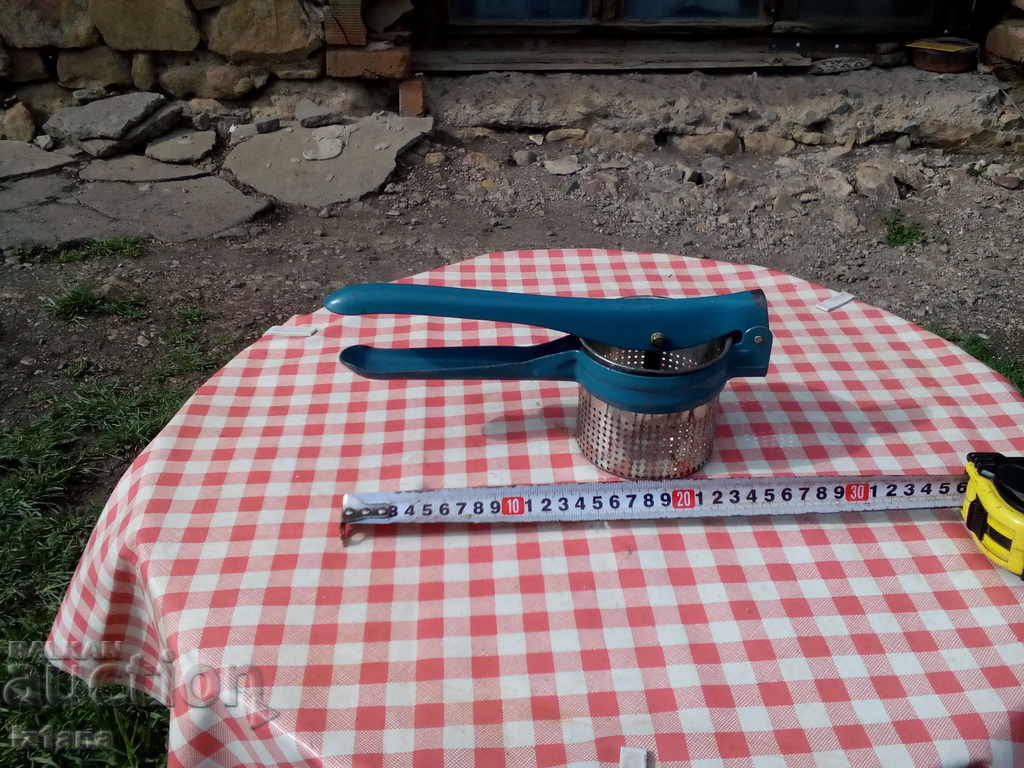 Auction An old potato press Auction An old potato press