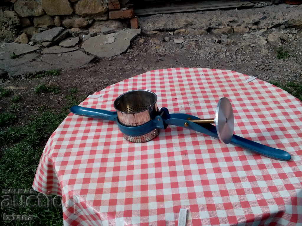 Delivery of An old potato press Delivery of An old potato press