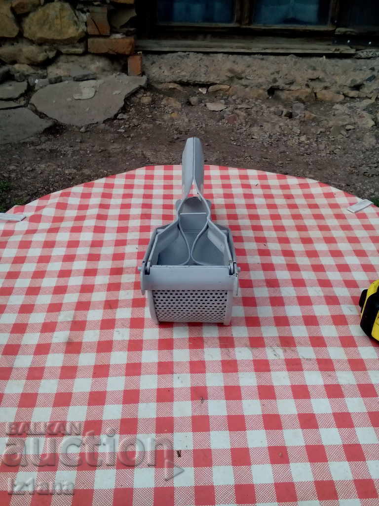 Delivery of An old potato press Delivery of An old potato press