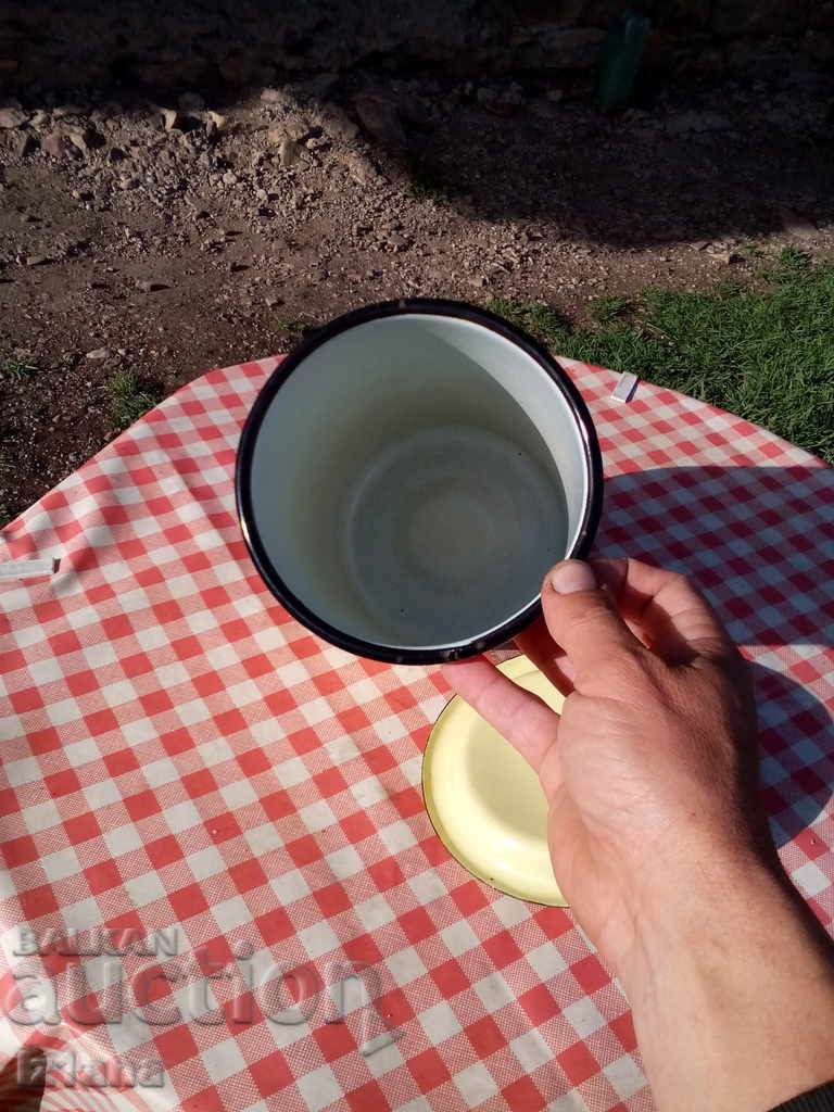 Delivery of Old Enamel Cooker Delivery of Old Enamel Cooker