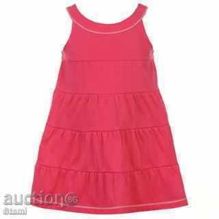 A non-sleeve, sleeveless sleeveless dress for a 5-6 year old girl,