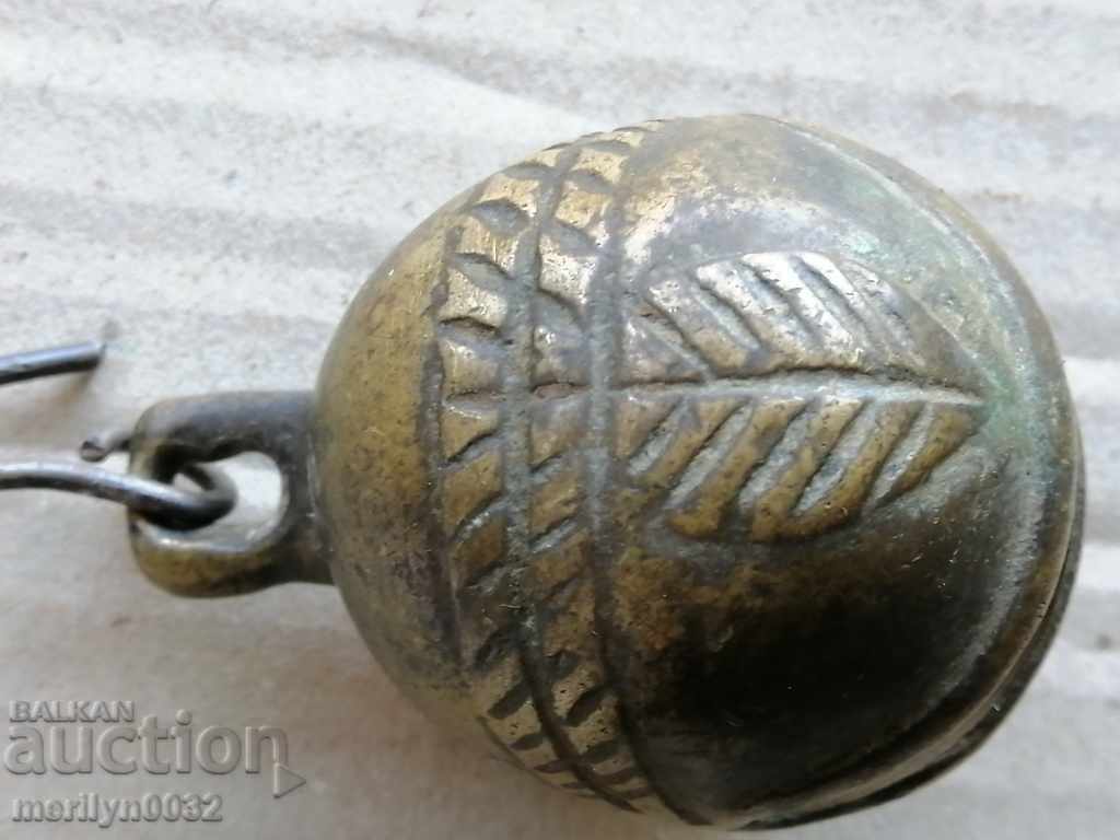 Бронзово звънче за конски впряг тип "орехче" - 19-ти век с цена 39.00 лв. | € 19.94 Бронзово звънче за конски впряг тип "орехче" - 19-ти век с цена 39.00 лв. | € 19.94