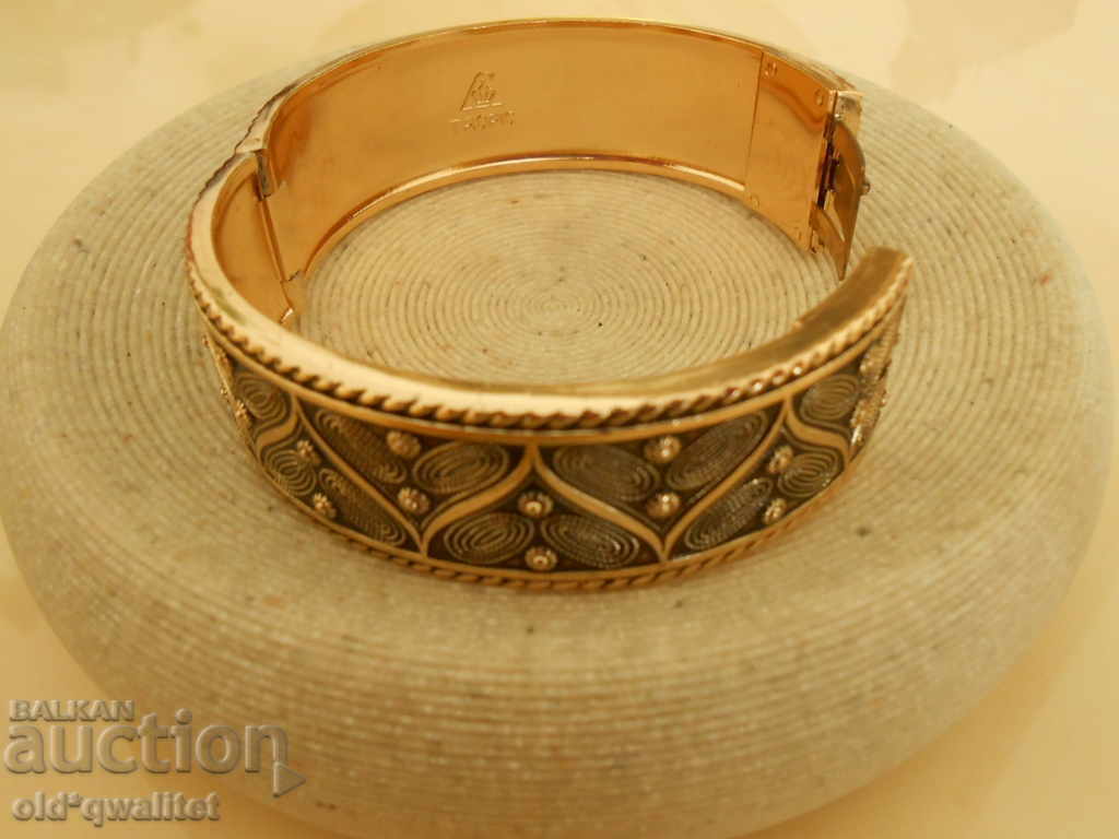 Delivery of WOMEN'S BRACELET, ORIGINAL MODEL protected by LAW