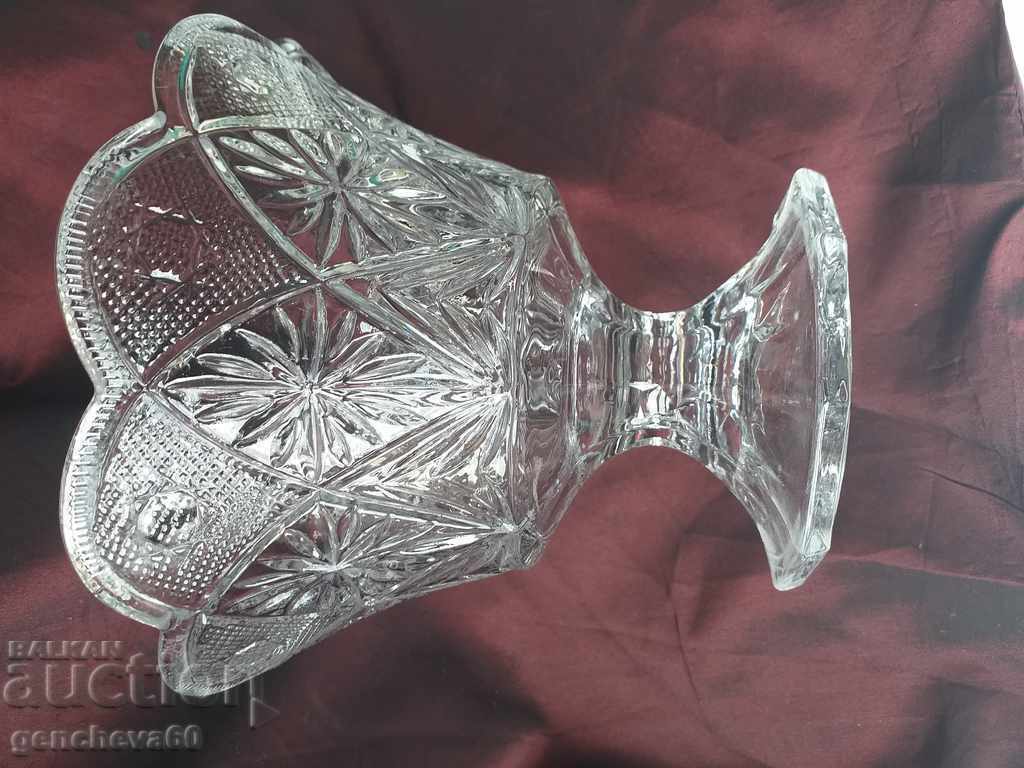 Auction Old engraved fruit bowl with stool Auction Old engraved fruit bowl with stool