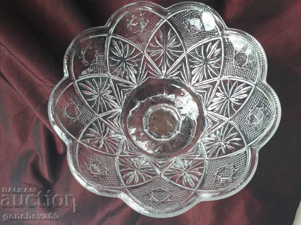 Delivery of Old engraved fruit bowl with stool Delivery of Old engraved fruit bowl with stool