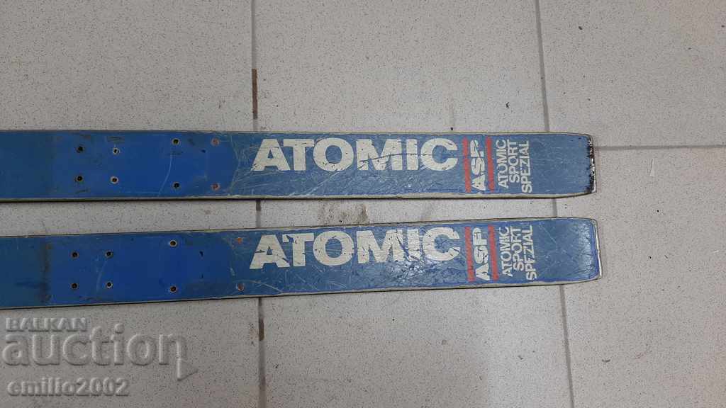 Auction Collectible ski Atomic 160 cm Auction Collectible ski Atomic 160 cm