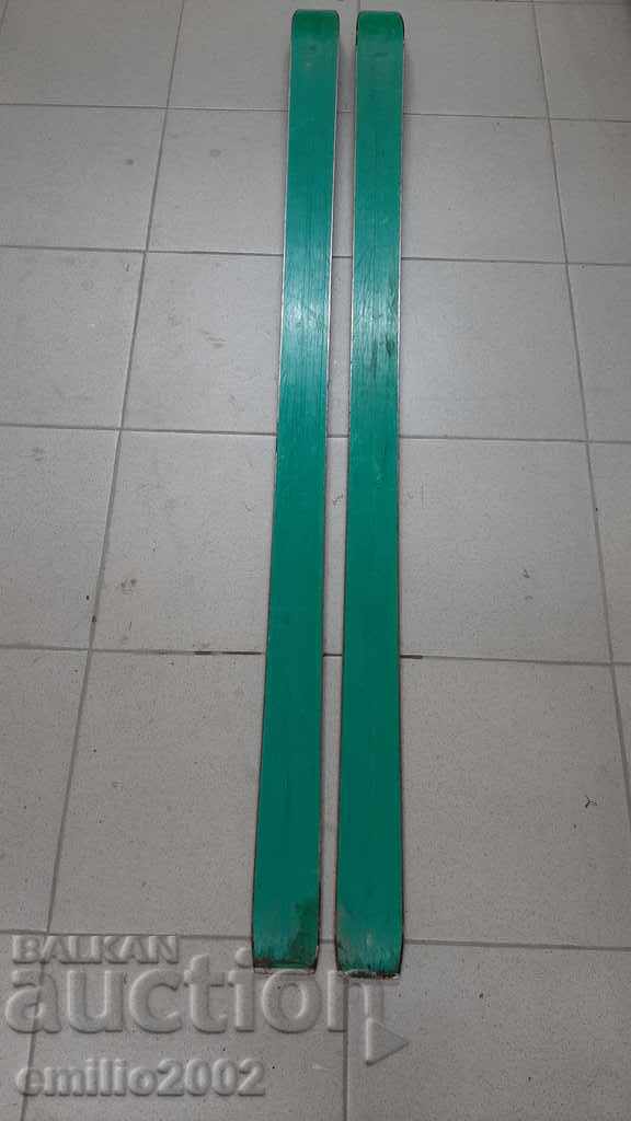 Delivery of Collectible ski Atomic 160 cm Delivery of Collectible ski Atomic 160 cm