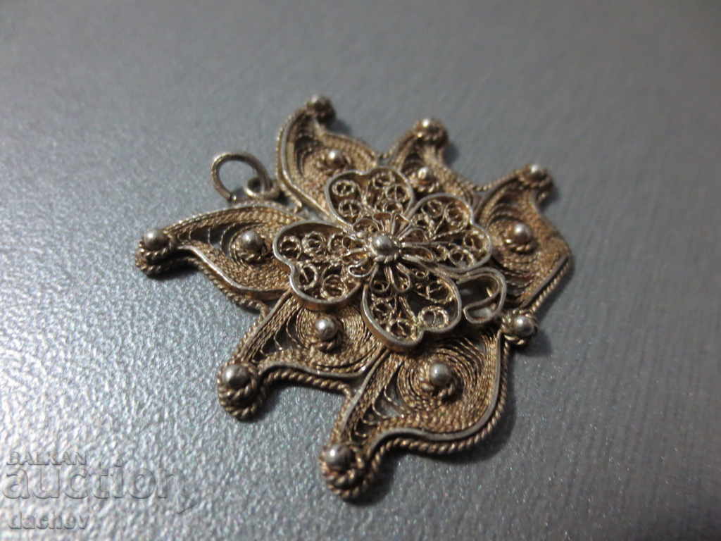 Delivery of Beautiful silver Renaissance pendant filigree flower