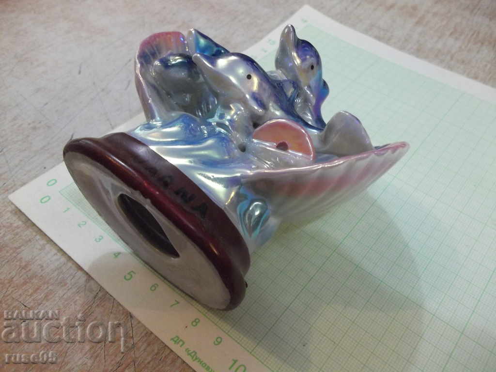 Auction Figure of three porcelain dolphins Auction Figure of three porcelain dolphins