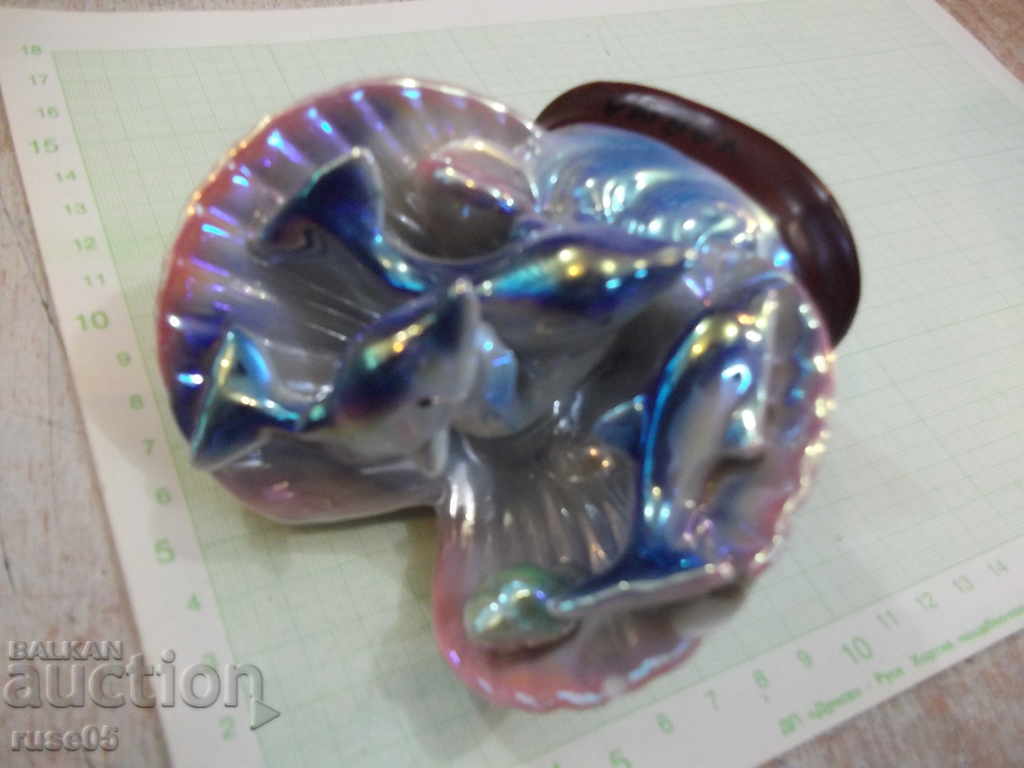 Figure of three porcelain dolphins - 6 Figure of three porcelain dolphins - 6