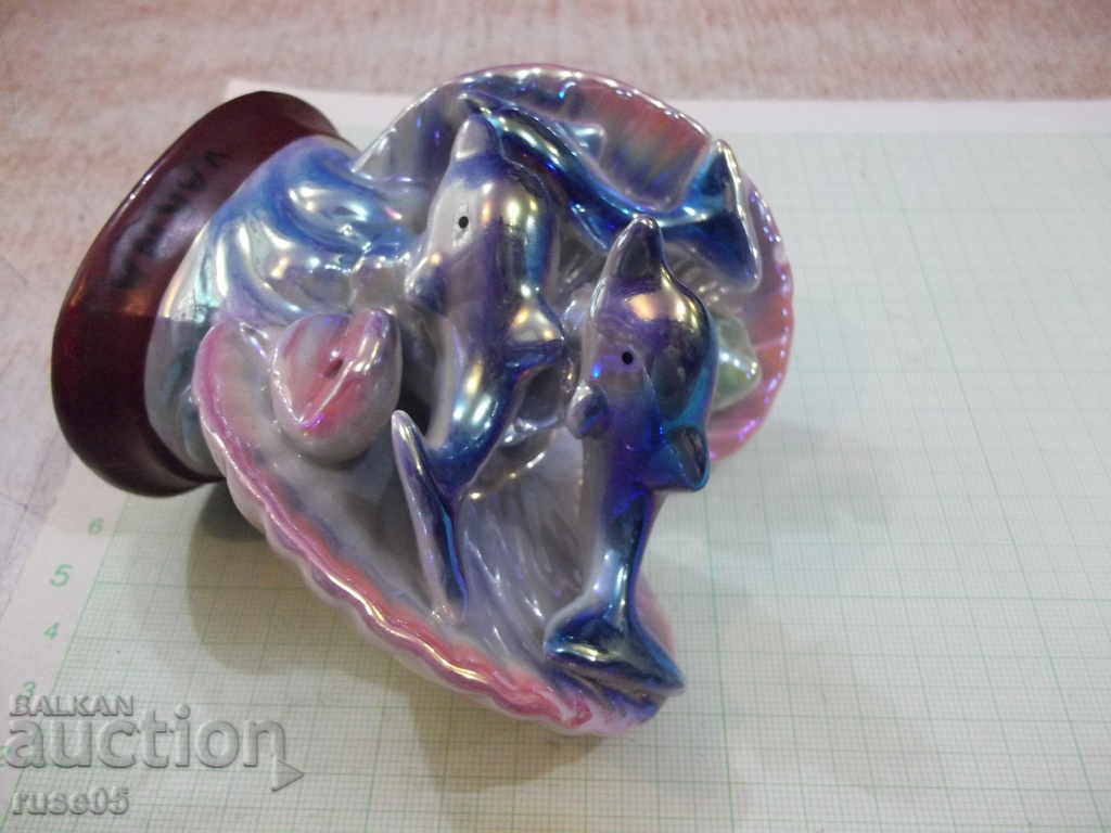 Figure of three porcelain dolphins - 7 Figure of three porcelain dolphins - 7