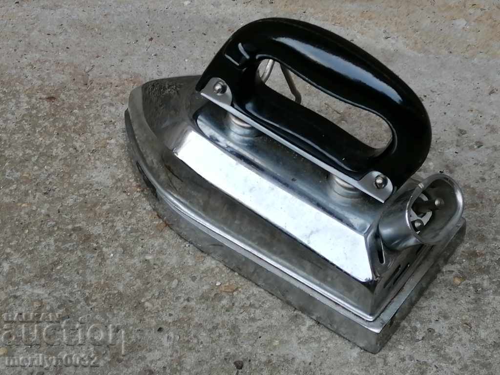 Auction Old social electric iron - PRC Auction Old social electric iron - PRC