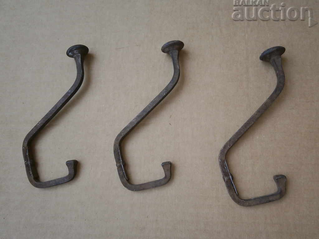 τρεις αντίκες κρεμάστρες με τιμή 21.00 BGN | € 10.74 τρεις αντίκες κρεμάστρες με τιμή 21.00 BGN | € 10.74