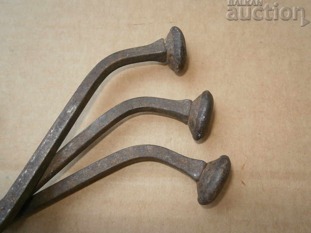 Παράδοση τρεις αντίκες κρεμάστρες Παράδοση τρεις αντίκες κρεμάστρες