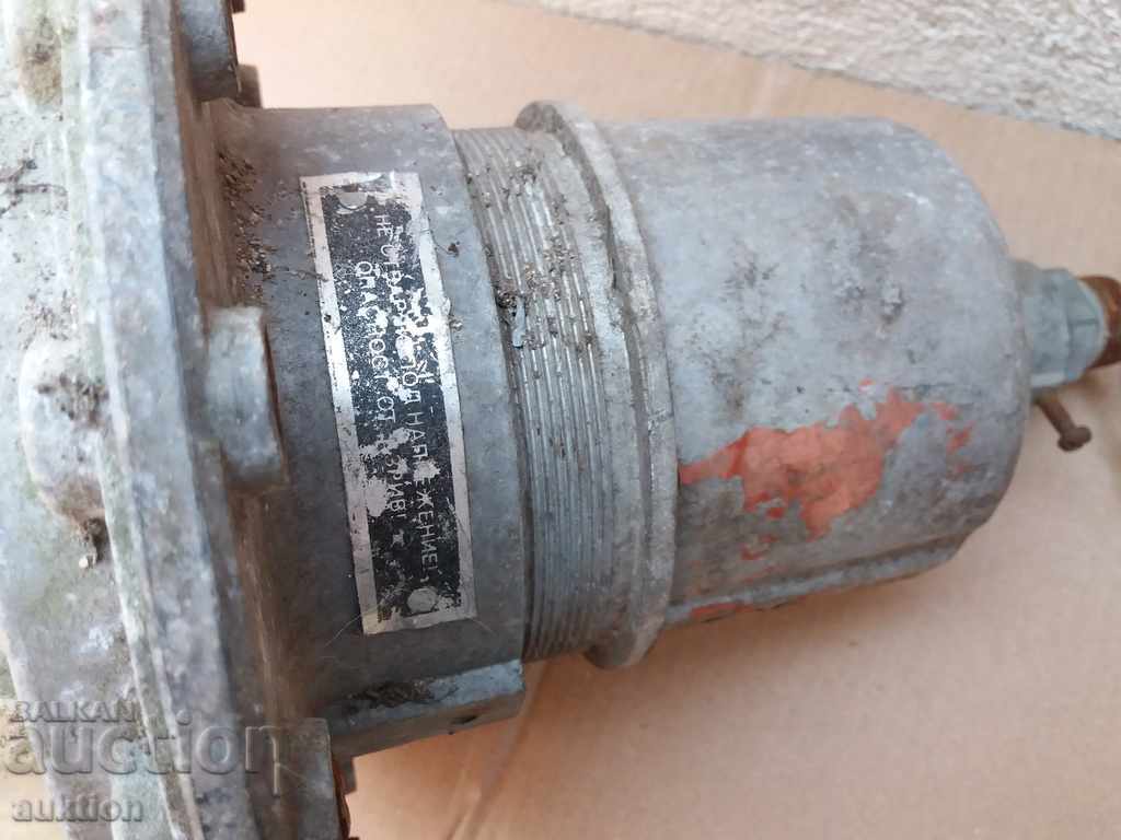 OLD LARGE ALUMINUM INDUSTRIAL LAMP - SEALED CLOSURE - 5 OLD LARGE ALUMINUM INDUSTRIAL LAMP - SEALED CLOSURE - 5