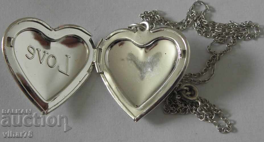 Auction SILVER CHAIN WITH HEART Auction SILVER CHAIN WITH HEART