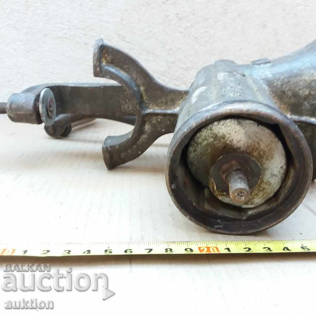 SOLID METAL HAND GRINDER - EXCELLENT - 6 SOLID METAL HAND GRINDER - EXCELLENT - 6