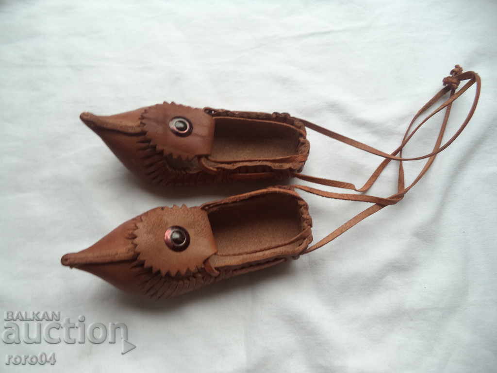 CHARLES with price € 18.99 | 37.14 BGN