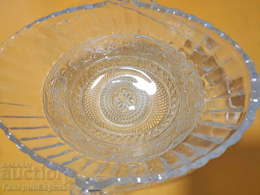 Glass fruit bowl / chocolate box 23/20 cm. with price 19.00 BGN | € 9.71 Glass fruit bowl / chocolate box 23/20 cm. with price 19.00 BGN | € 9.71