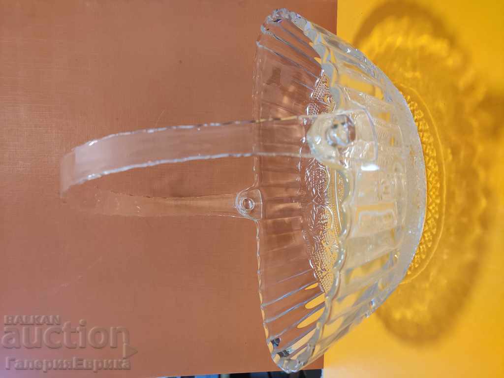 Auction Glass fruit bowl / chocolate box 23/20 cm. Auction Glass fruit bowl / chocolate box 23/20 cm.